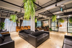 Lobby sitting area - Marwin Villa (Bangkok)