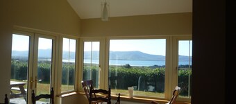 Chalet de style traditionnel WiFi gratuit à quelques pas de la plage Reenroe Ballinskelligs
