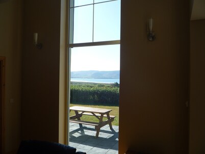 Traditional style cottage free WiFi short walk from Reenroe Beach Ballinskelligs