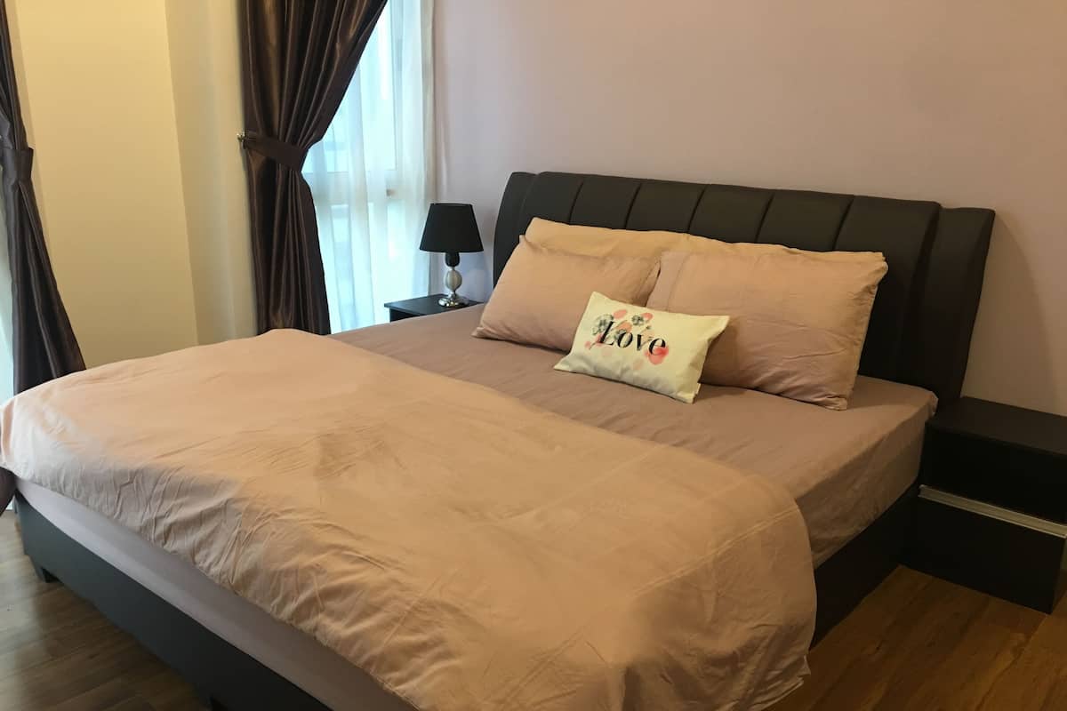 Blackout curtains, iron/ironing board, free WiFi