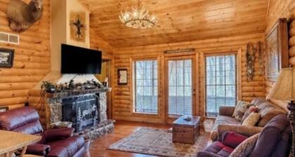 Rustic Log Cabin w/ Fireplace • 10 min to Silver Dollar City • Screened Porch