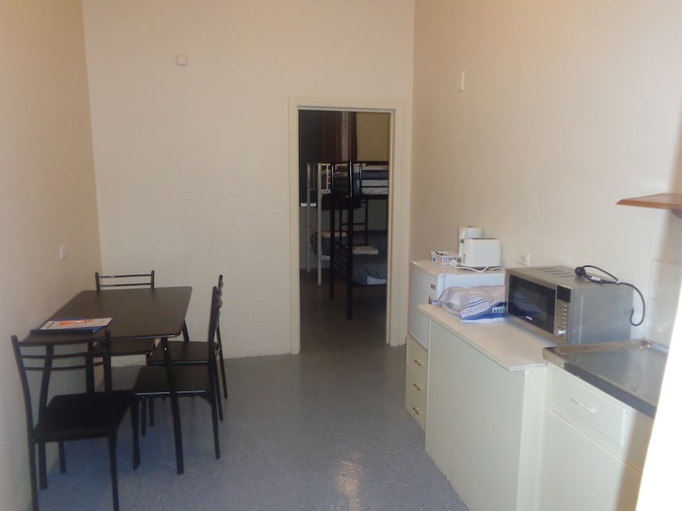 Adelaide Travellers Inn Hindley Street - Hostel Reviews, Deals & Photos 2026 - Expedia Adelaide Travellers Inn Hindley Street - Hostel Reviews, Deals & Photos 2026 - Expedia