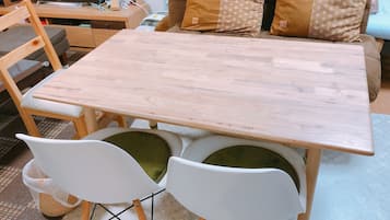 House, 3 Bedrooms | In-room dining