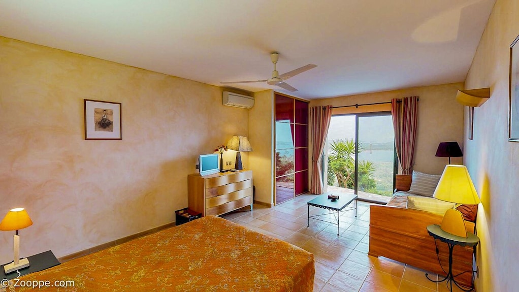 Beautiful Villa With Swimming-pool & Great Sea View On The Gulf Of Porto-vecchio - Porto-Vecchio