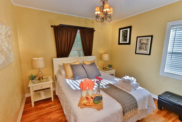 4 bedrooms, iron/ironing board, WiFi, bed sheets