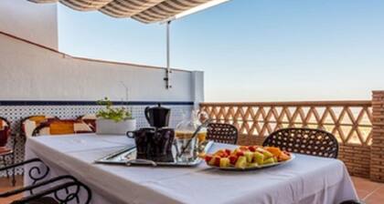 HOUSE WITH SWIMMING POOL, VIEWS, WIFI, GAMES, LIVING ROOM WITH CHIMNEY