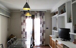 Dining - HOUSE WITH SWIMMING POOL, VIEWS, WIFI, GAMES, LIVING ROOM WITH CHIMNEY (Granada)