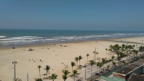 On the beach - Apartment 1 Bedroom, Oceanfront (Praia Grande)