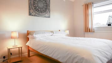 4 makuuhuonetta, silitysrauta/-lauta, ilmainen Wi-Fi, vuodevaatteet