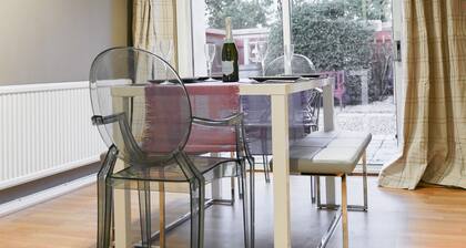 Eläintarhatalo Chester - 400 metrin päässä lioneista!