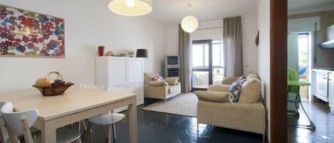 Televisor, videojocs, reproductor de DVD i llibres