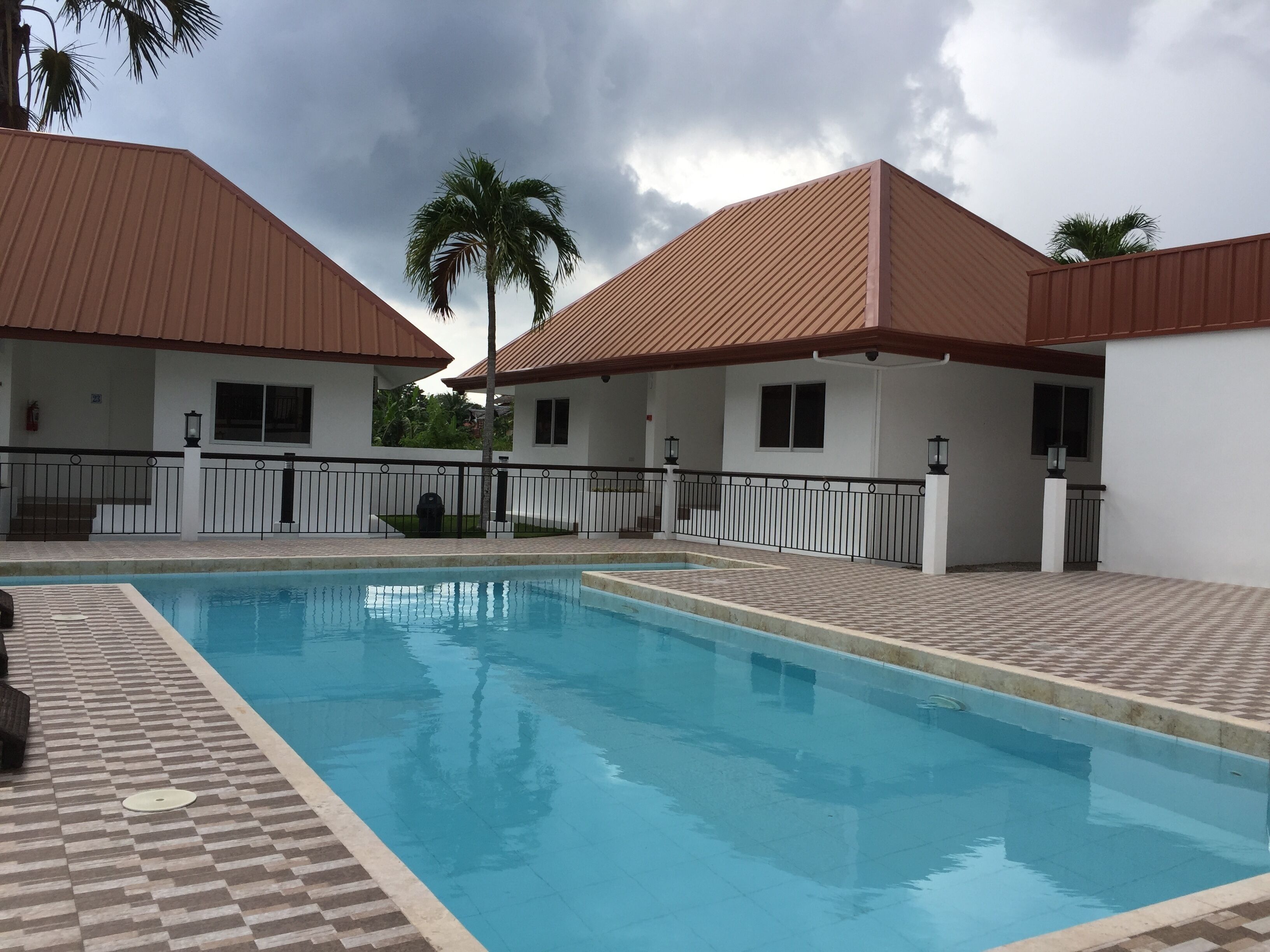 outdoor pool, open 8:00 am to 10:00 pm, pool umbrellas, pool loungers