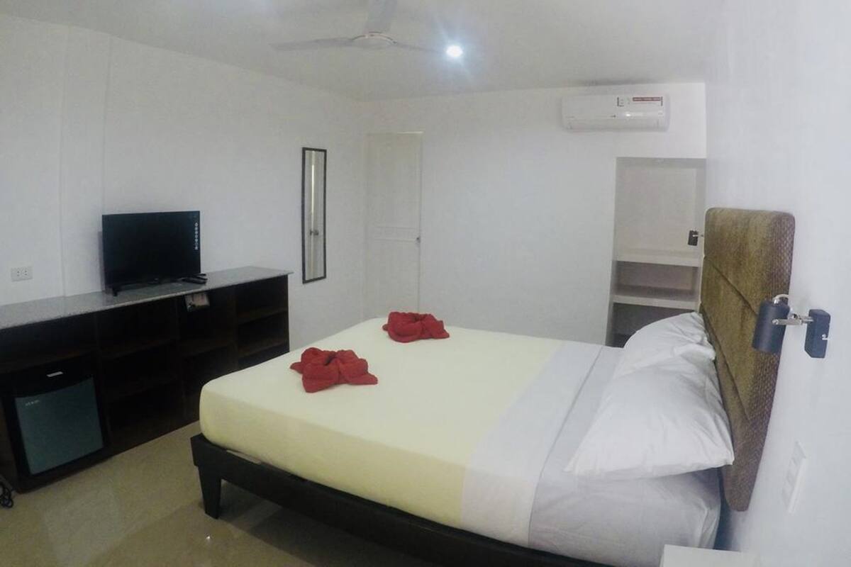 Habitación Deluxe doble | Caja fuerte, wifi gratis, ropa de cama