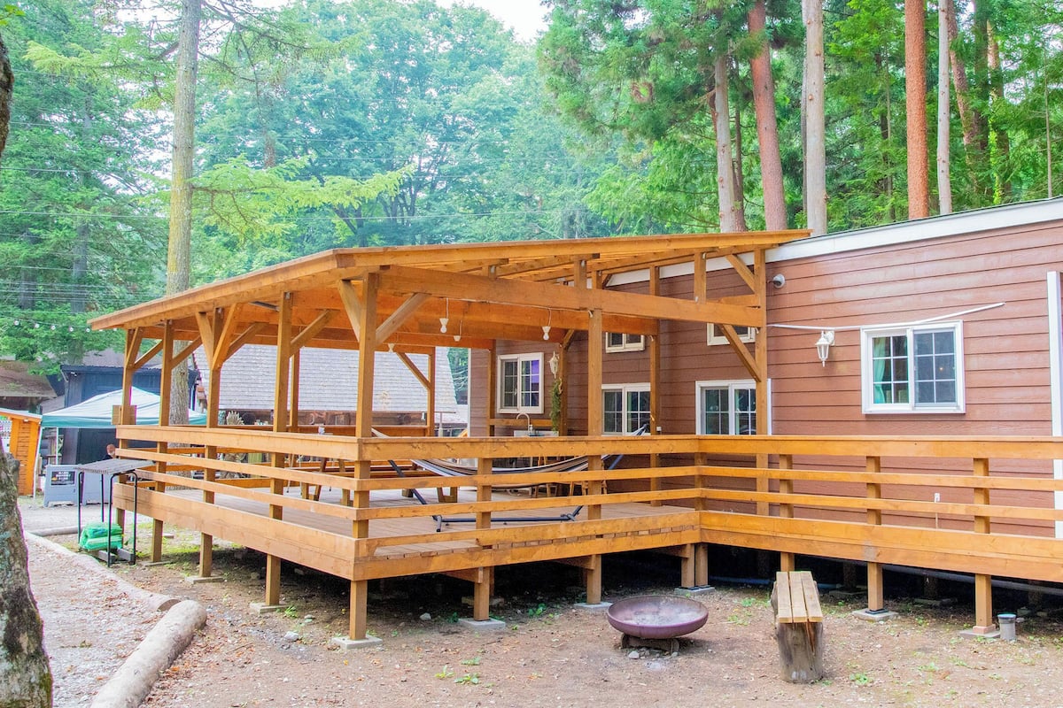 Mobile Home, Non Smoking (BB Palace, Up to 9 People) | 1 bedroom, desk, free WiFi, bed sheets