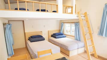 Casa móvil, no fumadores (BB Palace, Up to 9 People) | 1 dormitorio, escritorio, wifi gratis y ropa de cama