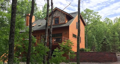 Wood Haven Lodge / Kotieläimet / Nelson Lake / Pontoon Rental