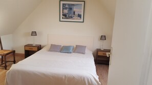 2 bedrooms, iron/ironing board, free WiFi, bed sheets