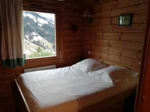 6 bedrooms, iron/ironing board, travel cot, free WiFi