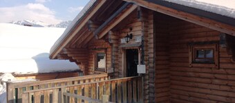 Chalet at the foot of the slopes