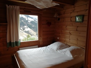 6 bedrooms, iron/ironing board, travel cot, free WiFi