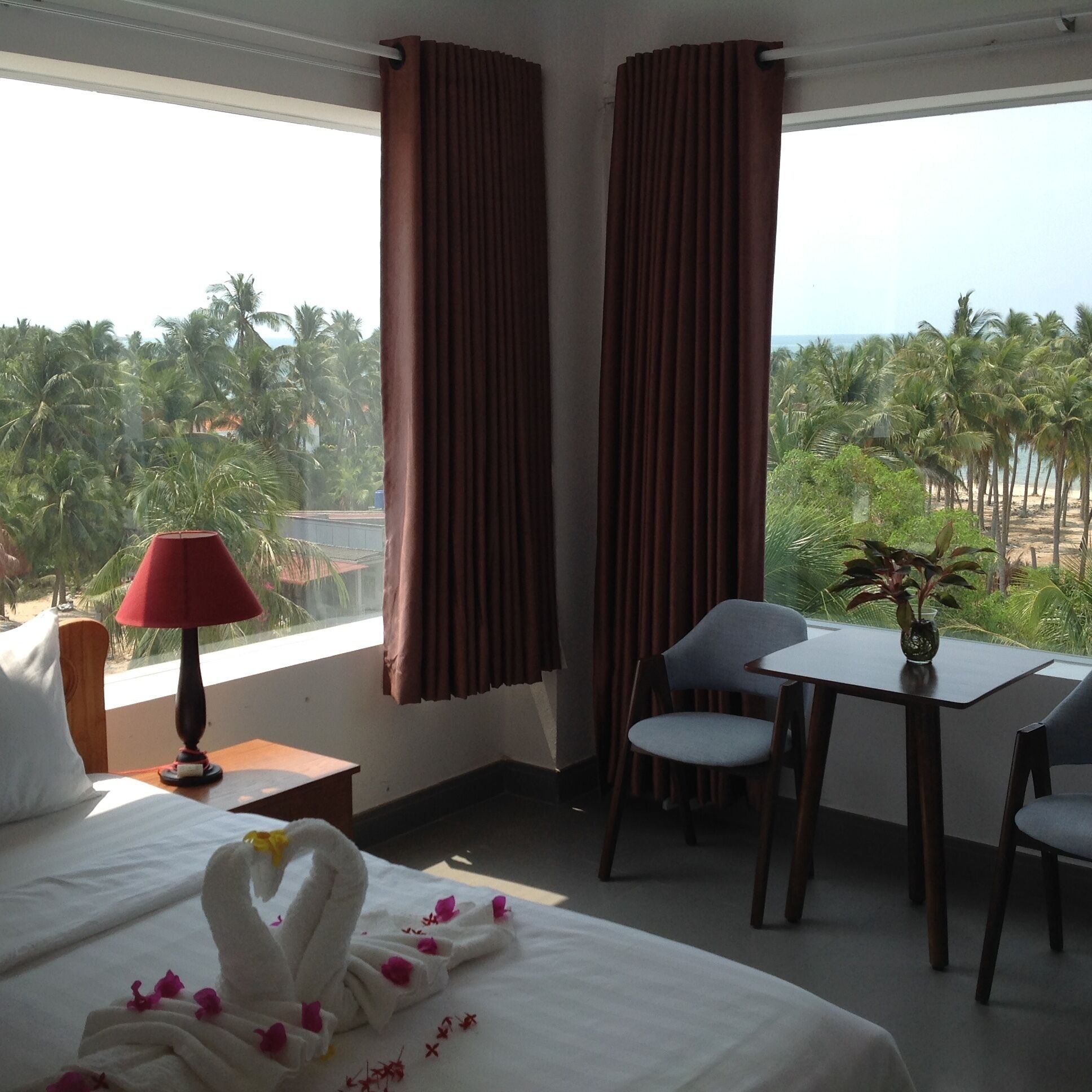 Habitación Deluxe | Cortinas opacas, camas supletorias, wifi gratis y ropa de cama