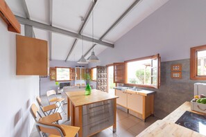 Fridge, microwave, oven, stovetop - REST ENJOYING THE VIEWS OF THE SEA AND THE MOUNTAIN (HERMIGUA)