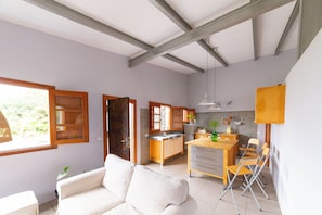 Smart TV, books - REST ENJOYING THE VIEWS OF THE SEA AND THE MOUNTAIN (HERMIGUA)