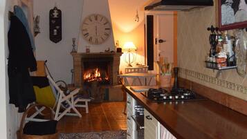 Réfrigérateur, four à micro-ondes, un four, lave-vaisselle