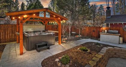 4 Seasons Cabin by Destination Big Bear : Walk to Lake & Village! Gazebo Covered Hot Tub in Private Fenced Yard!