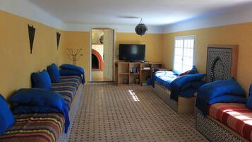 5 bedrooms, iron/ironing board, travel cot, free WiFi