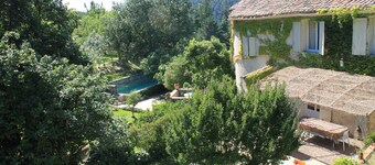 Large Provencal farmhouse in a wonderful park near a medieval town