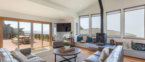 TV, peis, DVD-spiller og stereoanlegg