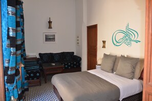 5 عدّة غرف نوم ومكواة/لوح كي وسرير سفر وواي فاي مجانًا