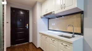 Kamar Single Mewah | Dapur kecil pribadi | Lemari es dan ketel listrik
