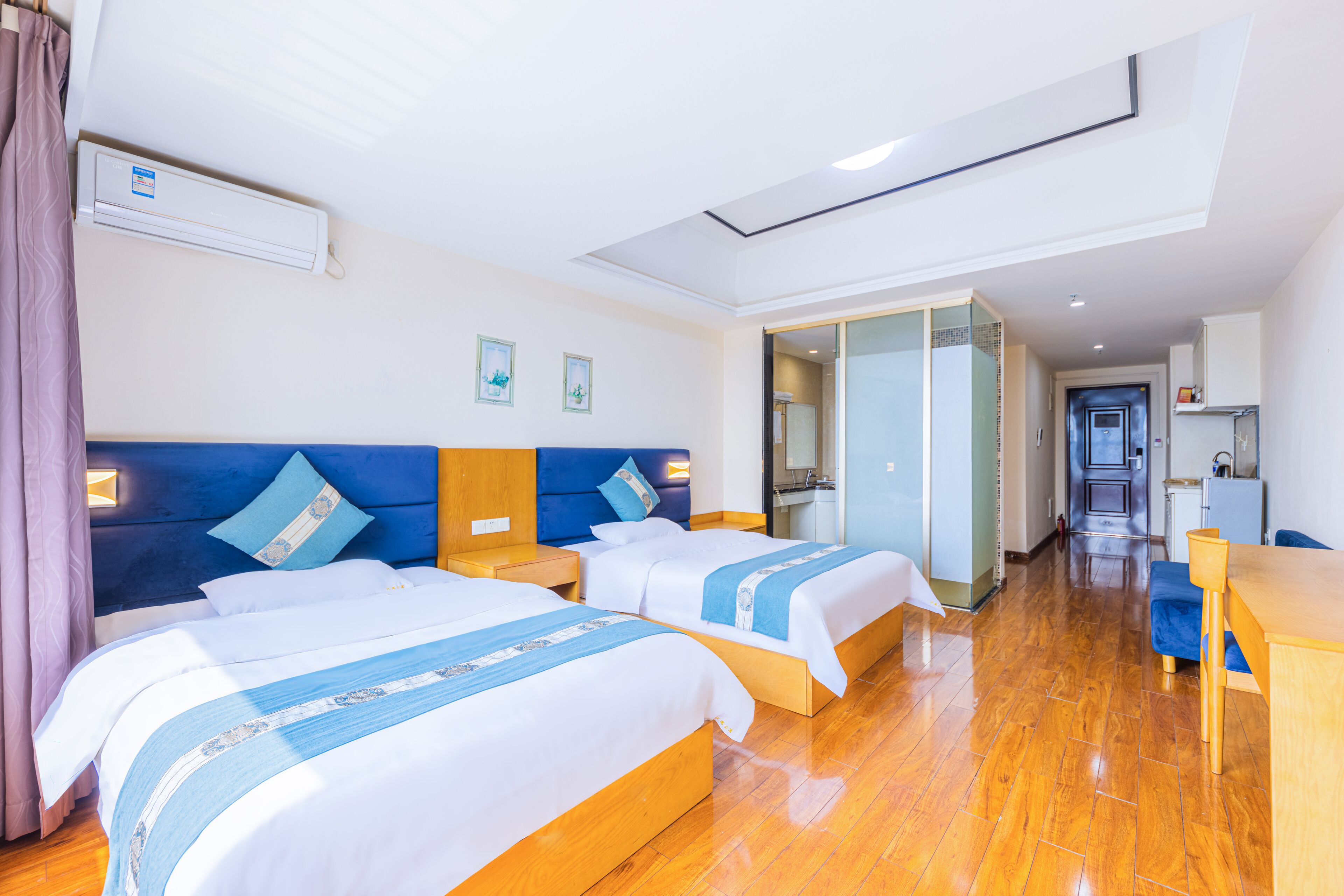 Deluxe Twin Room | Premium bedding, down comforters, desk, laptop workspace