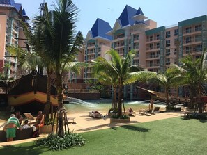 Property grounds - Grand Caribbean Condo Resort (Muang Pattaya)