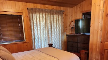 2 bedrooms, memory foam beds, desk, iron/ironing board