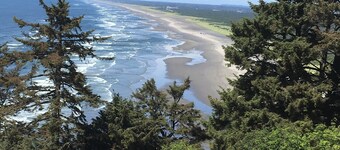 Short walk to beach, fully equipped home, WiFi, & quiet neighborhood!