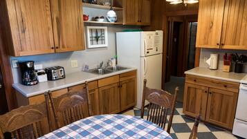 KylskÄp, mikrovÄgsugn, ugn och spishÀll