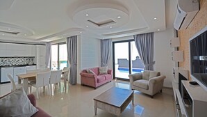 Villa, 4 Schlafzimmer | Wohnzimmer | LCD-Fernseher
