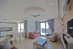 Villa, 4 Schlafzimmer | Wohnzimmer | LCD-Fernseher