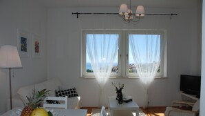 Apartment, 1 Double Bed with Sofa bed, Non Smoking | Down comforters, soundproofing, iron/ironing board, WiFi (free)