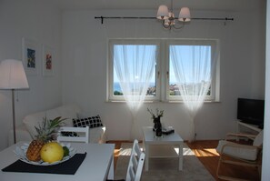 Apartamento, 1 cama de casal e sofá-cama, para não fumantes | Edredons de pluma, quartos à prova de som, ferros/tábuas de passar roupa