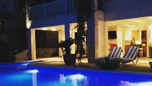 Seasonal outdoor pool, open 8:00 AM to 11:00 PM, free cabanas