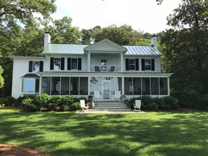 Exterior - 'Pop Castle' Historic Gem on the Rappahannock River (White Stone)