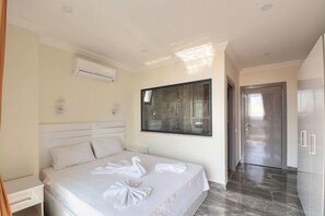 5 habitaciones, decoración personalizada y escritorio 