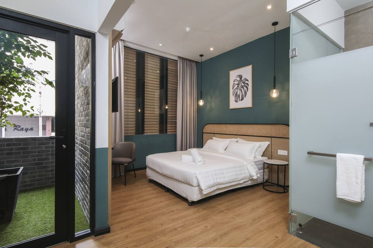 Executive Room | Desk, soundproofing, iron/ironing board (on request), WiFi (free)