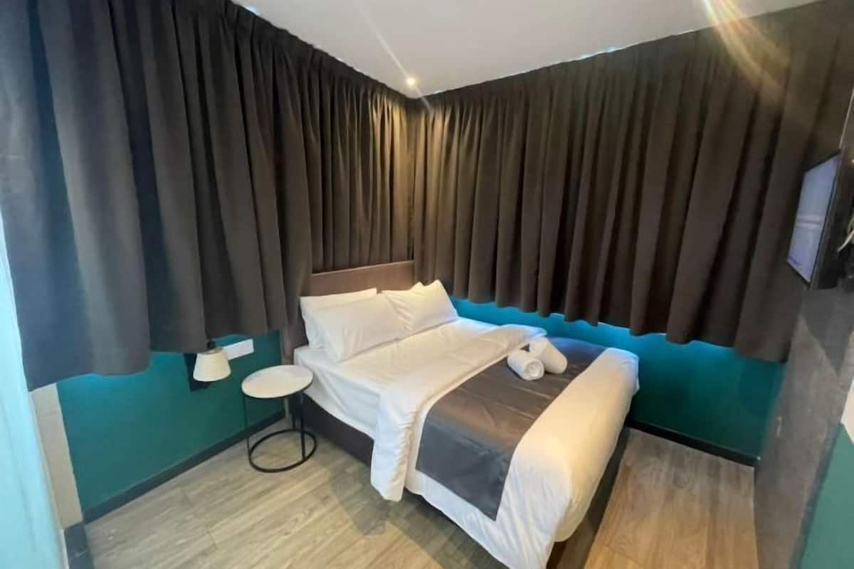 Desk, soundproofing, iron/ironing board (on request), WiFi (free)