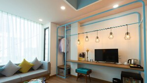 Minibar, coffres-forts dans les chambres, bureau, rideaux occultants