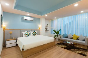 Kamar Double atau Twin Premium | Minibar, brankas, meja kerja, dan tirai kedap cahaya